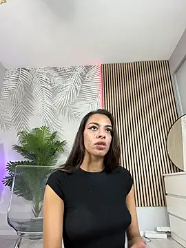XXX chat uživo modela ZaraFuckDoll