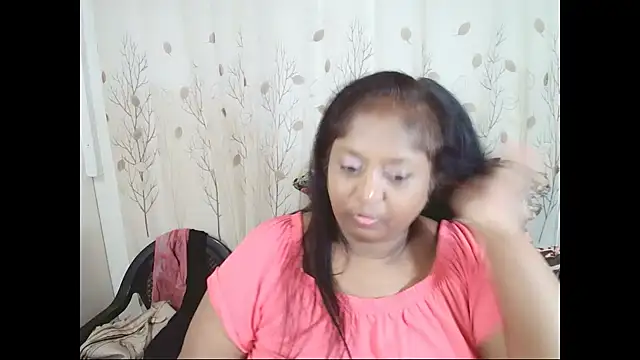 Chatroom XXX en direct de Indiantasha