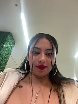 LilacNoir লাইভ XXX চ্যাট