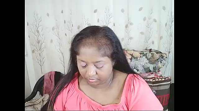 XXX chat uživo modela Indiantasha