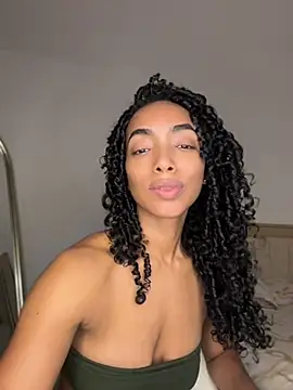 XXX chat uživo modela nicoleebony1