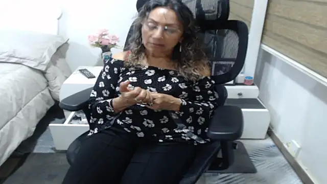 jesy_hot Adlı Modelin Canlı XXX Sohbeti