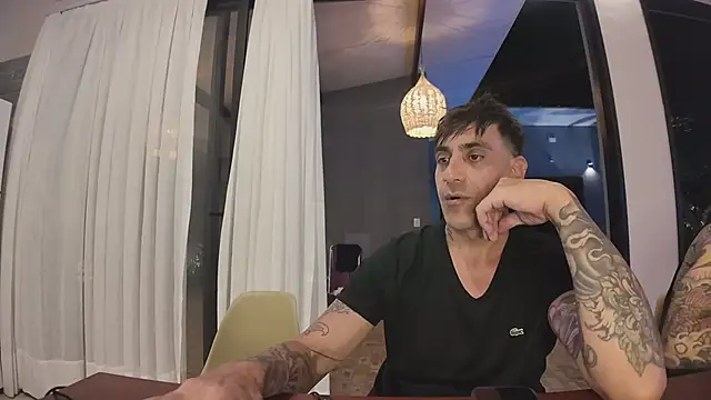 XXX chat uživo modela Elnonoykeila77