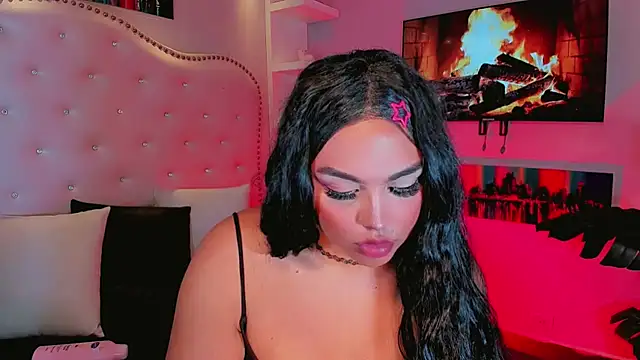 Maia_Hotts Шоу с уебкамера
