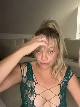 XXX chat uživo modela natnaughty_xx