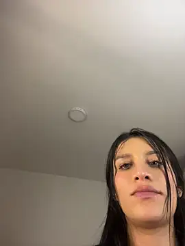 Emmily_19 Adlı Modelin Canlı XXX Sohbeti