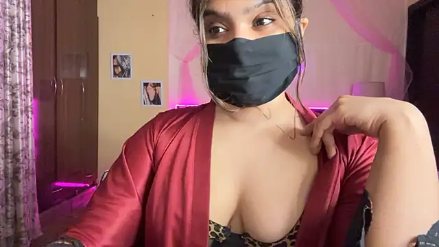 cherry_jerry Adlı Modelin Canlı XXX Sohbeti