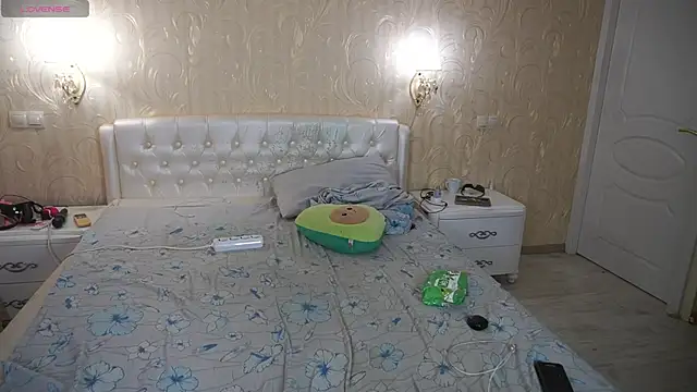 EliaRosee Adlı Modelin Canlı XXX Sohbeti