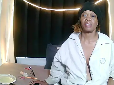 JoycyQueen XXX чат на живо
