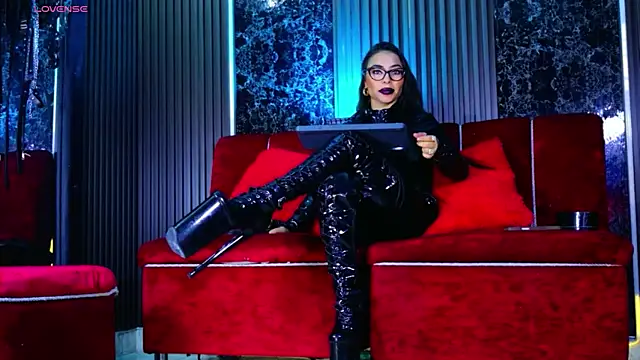 XXX chat uživo modela KaramStones