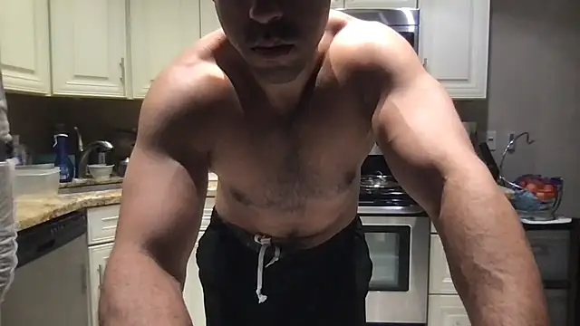 BigGuyMuscle: онлайн-секс-чат