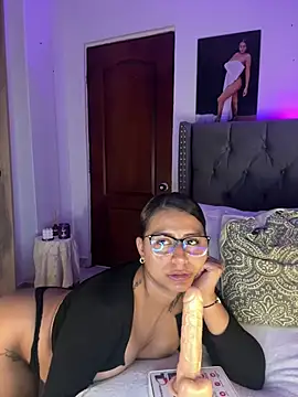 ema_zoe's Live XXX Chat