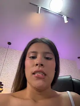 XXX chat uživo modela NINI__MOON__