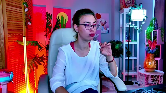 SeraphineDuskryn's Live XXX Chat