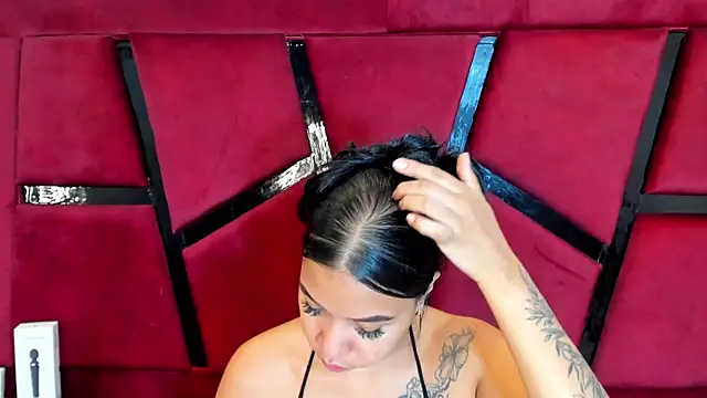 XXX chat uživo modela MiaWolton