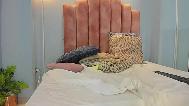 lou_rosse_ Adlı Modelin Canlı XXX Sohbeti