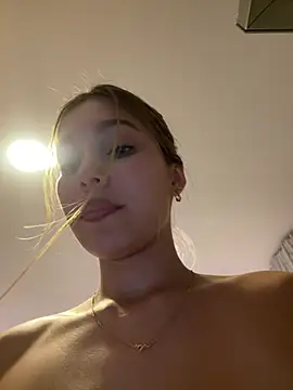 Chat +18 de Nikii__ ao vivo