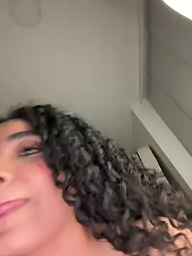 Curlyierr élő XXX-chatje