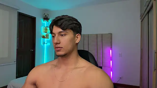CHRIS_MORGAN1 Adlı Modelin Canlı XXX Sohbeti