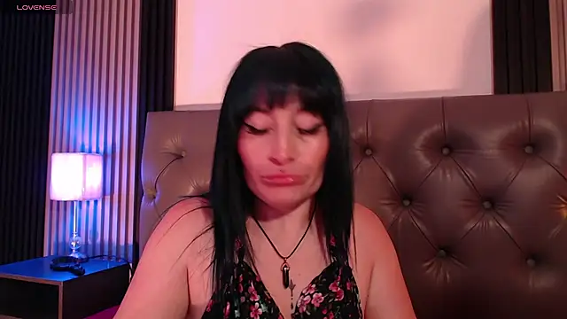 alicia_moom live XXX chat