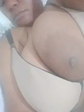 Chatroom XXX en direct de bigtitssxx