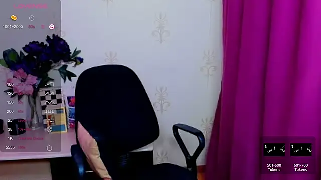 Chat XXX en directo de KindHazelHere_