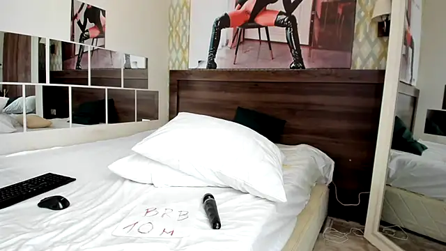 BlondeMonalise's Live XXX Chat