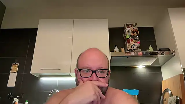 theitalianbear's Live XXX Chat