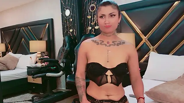 SabrinaBluee Chat XXX live