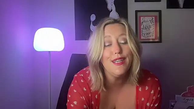 MissNaughtyBlonde 라이브 XXX 채팅