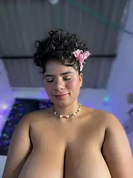 Онлайн чат XXX Simone_Miller