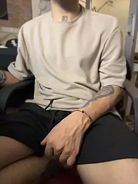AlphaMasterXxx Chat XXX in diretta