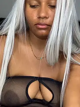 madelltheebony's Live XXX Chat