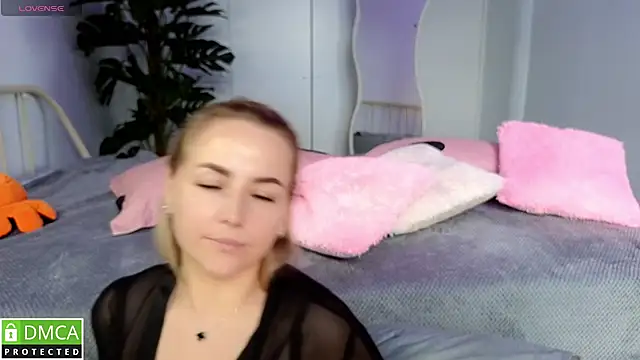 Mira_Mermayd Adlı Modelin Canlı XXX Sohbeti