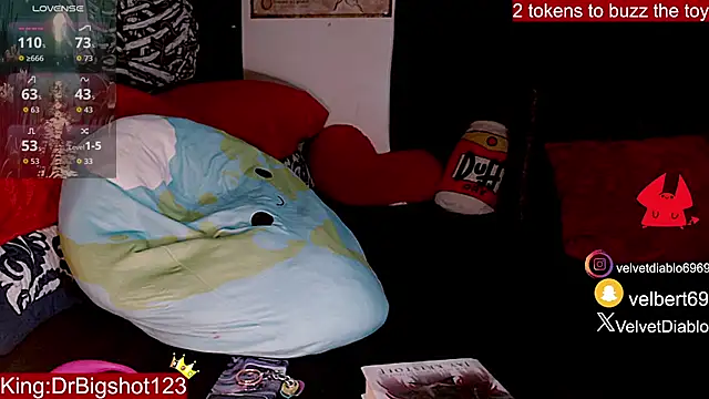 XXX chat uživo modela VelvetDiablo