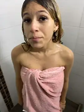 צ'אט XXX בשידור חי של VelvetPassion
