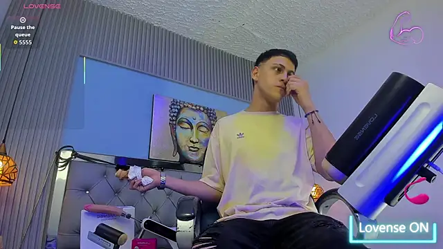 צ'אט XXX בשידור חי של Ethanx18_