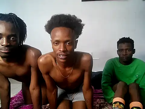 threemanias: απευθείας συνομιλία ΧΧΧ