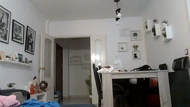 XXX chat uživo modela yanick931