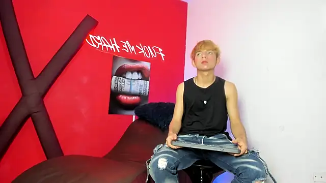 PRETTY_FEM's Live XXX Chat