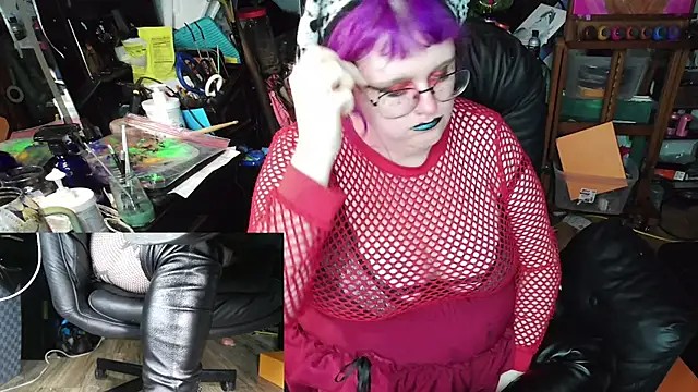 Sinstresshemlock's Live XXX Chat
