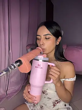 Emily-14's Live XXX Chat