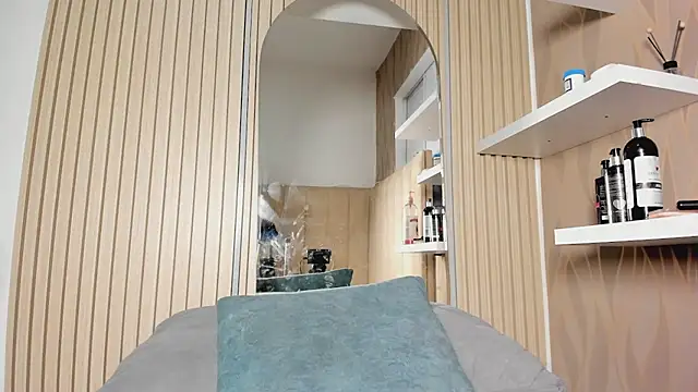 XXX chat uživo modela NhoanBrunette