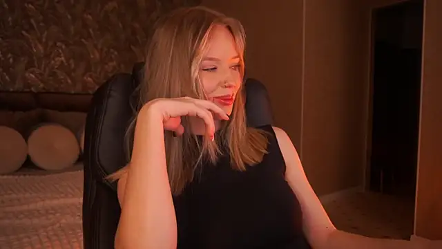 XXX chat uživo modela MollyyMayy