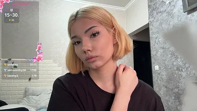 HolliMalory Adlı Modelin Canlı XXX Sohbeti