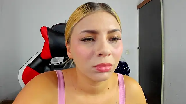 lana-rosse Adlı Modelin Canlı XXX Sohbeti