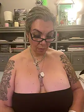 Chat +18 de dieseldame1313 ao vivo