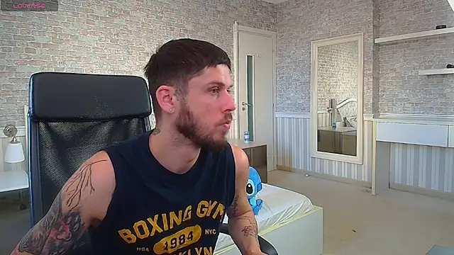 JonahShaw's Live XXX Chat