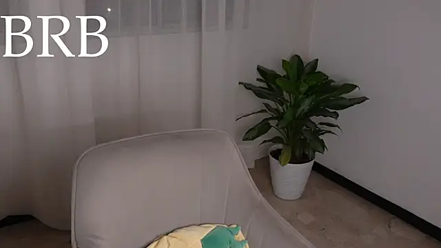Онлайн чат XXX sweettaaron01