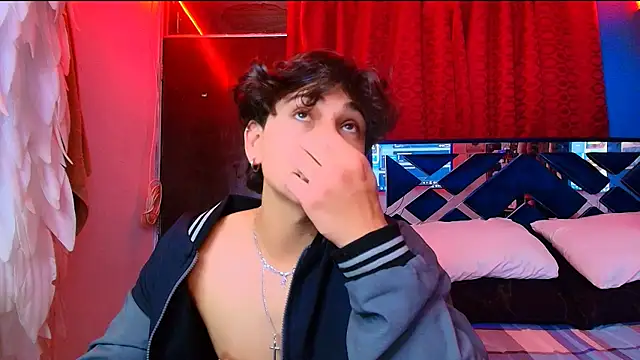 צ'אט XXX בשידור חי של Luke_Howland